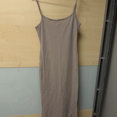 Abito con spalline spaghetti beige grigio