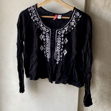 Schöne schwarze Bluse H&M bestickt Grösse 40