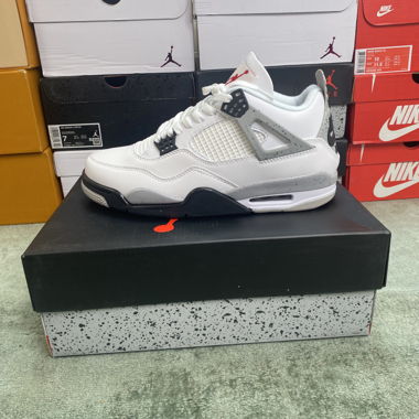 Chaussures Nike Air Jordan 4 - 45EU