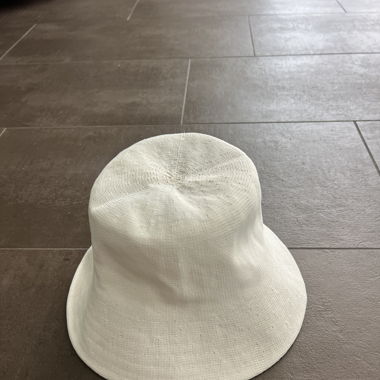 Uniqlo Hut Off-White