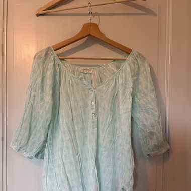 Chemise légère bleue et blanche 
