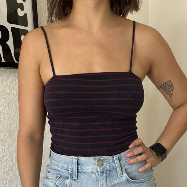 Gestreifter Body mit eckigem Ausschnitt
