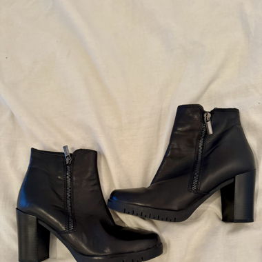 Black Leather Low Boots 
