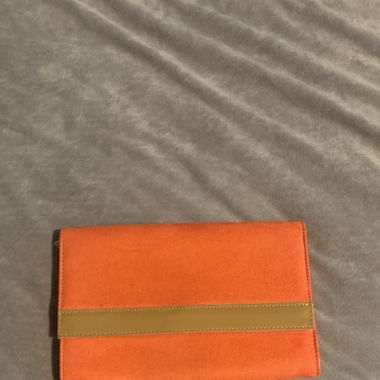 Orange Clutch aus Kunst-Wildleder 