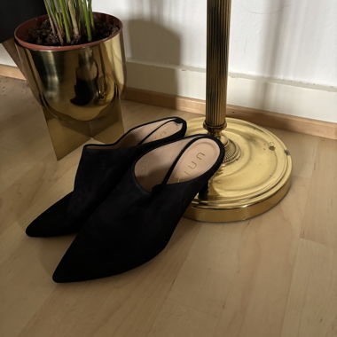 Mules nere in pelle scamosciata