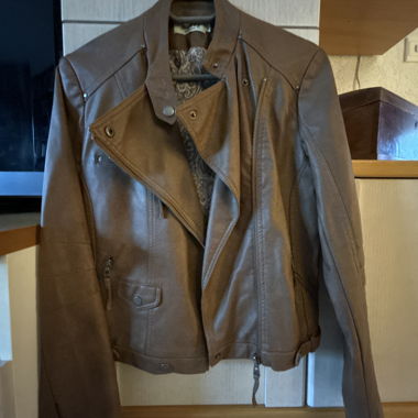 Braune Kunstlederjacke