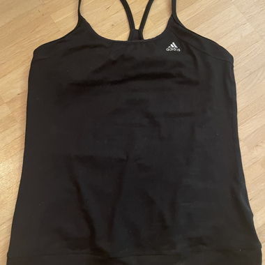 Top sportivo Adidas nero