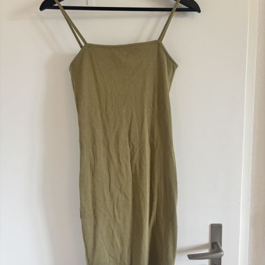 Robe à bretelles vert olive