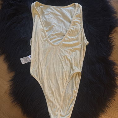 Body a coste giallo chiaro