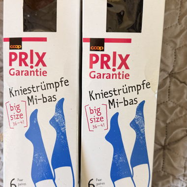 Strumpfset aus Strumpfhosen und Strümpfen