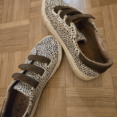 Sneakers con velcro e stampa leopardata