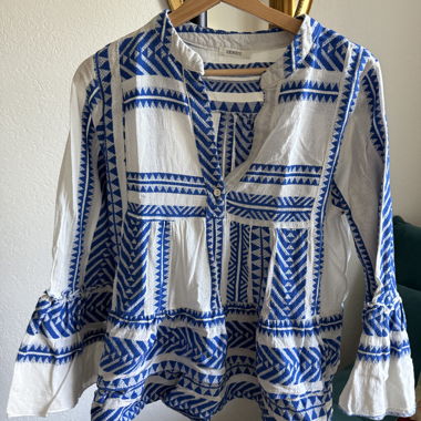 Blue-and-white patterned blouse Greek style