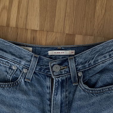 Levis 80’s mom jeans