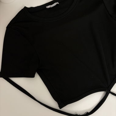 Fitted black top