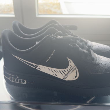 Nike Nero „Sketch“ Airforces