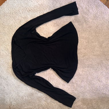 Top a maniche lunghe nero