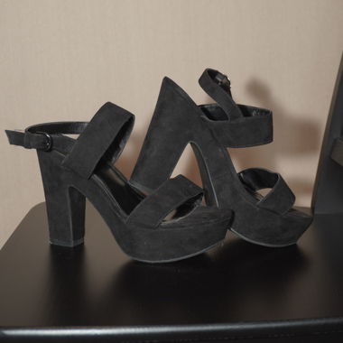 Décolleté con plateau in velluto nero taglia 39