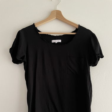 Stylish T-shirt with a rough collar 