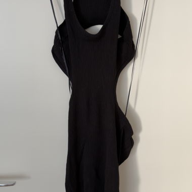 Robe Bershka noire ajourée