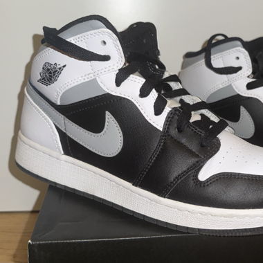 Air Jordan 1 MID