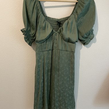 Wild Fable Mini-Kleid in Salbeigrün Größe S,
