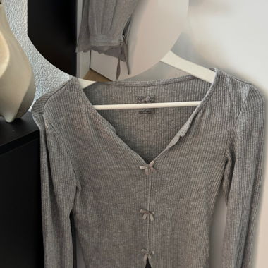 Pyjama gris avec nœuds
