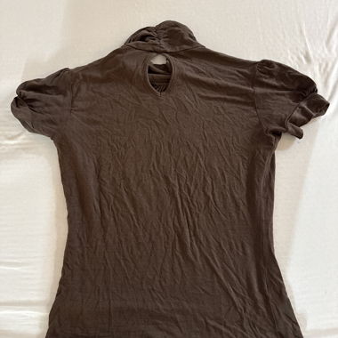 T-shirt marrone con cappuccio