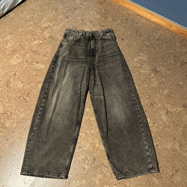 Weite graue Jeans von Pullbear Grösse EUR 36
