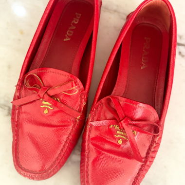 Mocassins rouges Prada