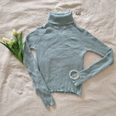 Maglione a collo alto azzurro chiaro