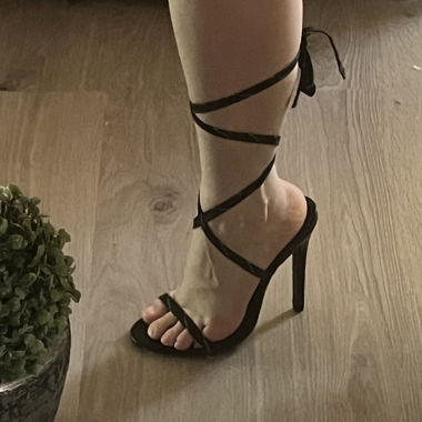Scarpe con tacco e lacci