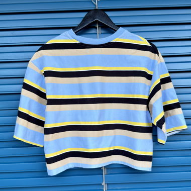 Gestreiftes Cropped-T-Shirt BERSHKA – einwandfreier Zustand 
