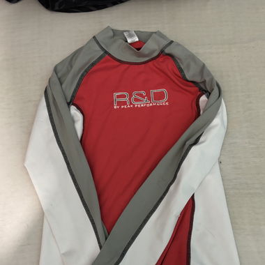 Peak performance Long sleeve swim top