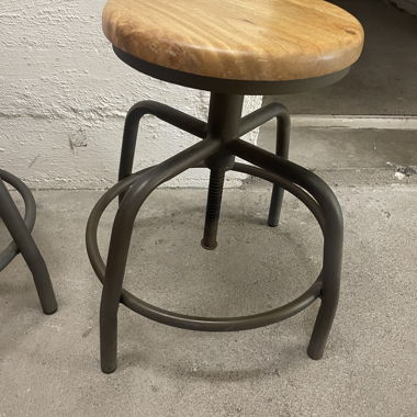 Tabouret de bar réglable en bois