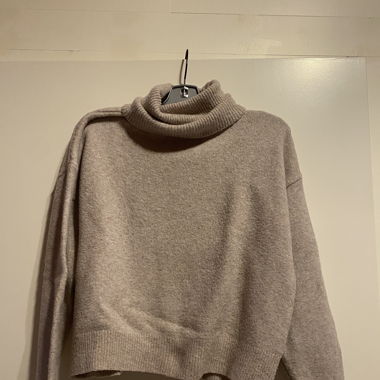 Beiger Rollkragenpulli