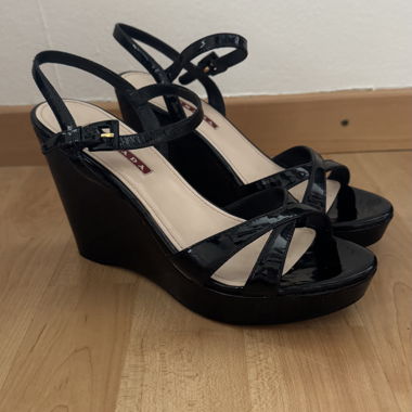 Prada Keilabsatz-Sandalen 36
