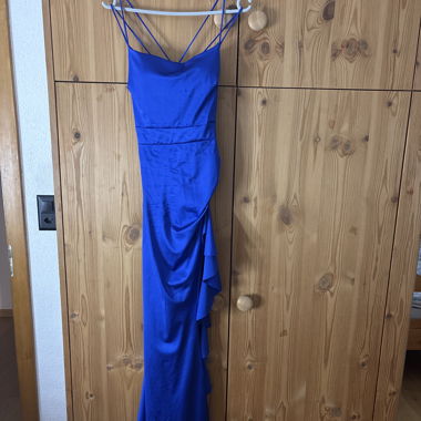 Robe longue bleue élégante