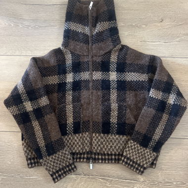 Pull zippé à carreaux