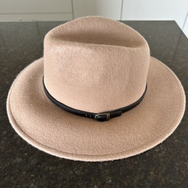 Beige Hat / Hut