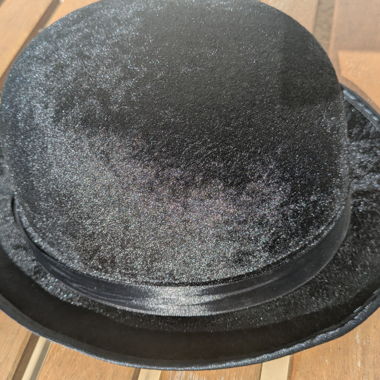 Schwarzer Melonenhut aus Filz