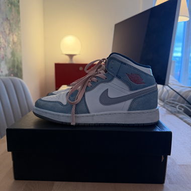 Air Jordan 1 Mid SE GS