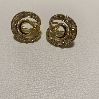 Goldene Ohrstecker