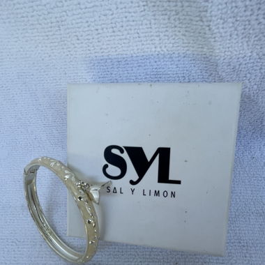 Armreif mit Anhänger beige/silber ,,Sal y Limon‘‘