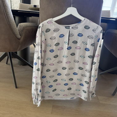 Blusa a maniche lunghe con stampa labbra