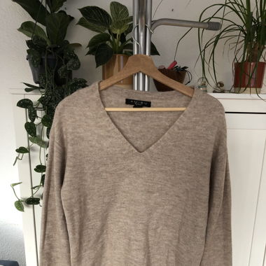 Beiger Pulli