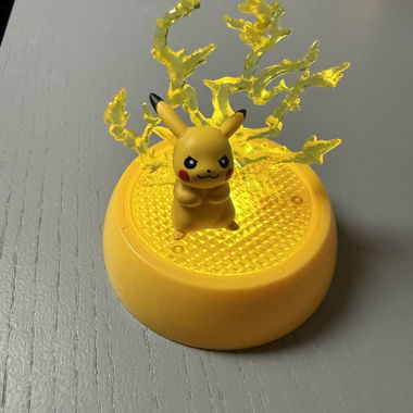 Figurine Gachapon Pikachu avec lumière
