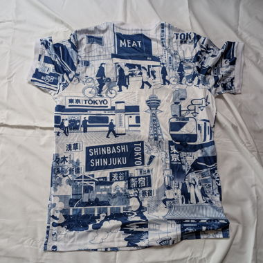 Camicia Adidas con stampa Tokyo