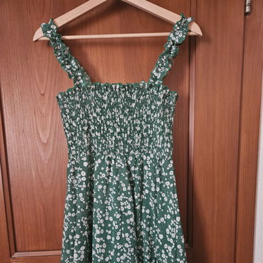 Kleid grün mit Blumen