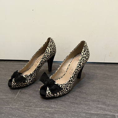 Vintage Tamaris Leoparden-Sommerabsätze mit Band