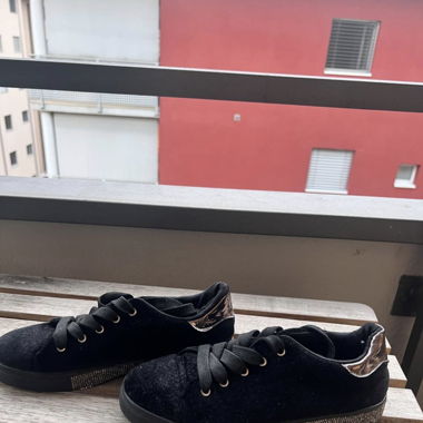 Black shoes 